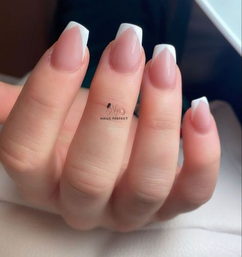 Square Triangle French Tip Acrylic Nails, French Nails On Square Shape, V Tip Nails Short, White French Tip Triangle, Short Triangle French Nails, White French Tip Nails Triangle, Short Coffin French Tip Acrylic Nails, Triangle French Manicure, French Tips Triangle