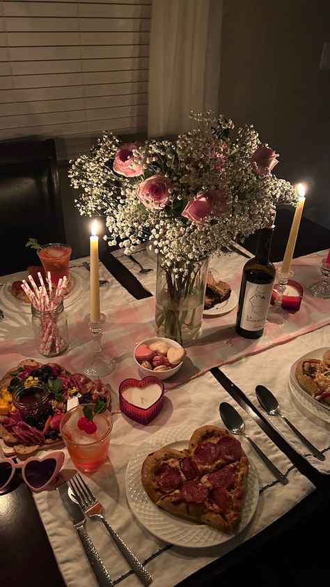 Valentine Dinner Party, Galentines Day Ideas, Romantic Valentines Day Ideas, Birthday Dinner Party, Galentines Party, Valentine Dinner, Valentines Party, Birthday Dinners, Romantic Valentine