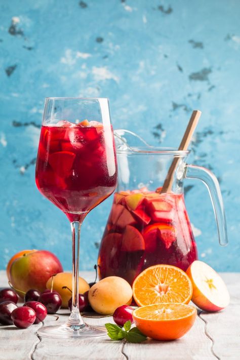 Learn how to make authentic Spanish sangria with this easy sangria recipe. This best sangria recipe only takes a few minutes to prep. Best Sangria, Best Sangria Recipe, Easy Sangria Recipes, Best Red Wine, Sangria Recipe, Red Sangria, Spanish Wine, Sangria Recipes, Best Food Ever