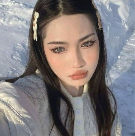 Makeup Looks Winter, Makeup Asia, Makeup Ulzzang, Cold Girl, Ulzzang Makeup, Ethereal Makeup, Winter Makeup, Cute Makeup Looks, Makeup Makeover