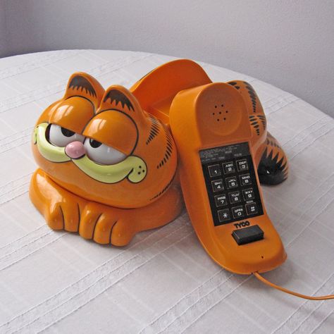 dude, I had this phone! Garfield Phone, Telephone Retro, Vintage Phones, Cute Room Decor, Telephones, Orange Cat, Dream House Decor, Aesthetic Room Decor, Cartoon Cat