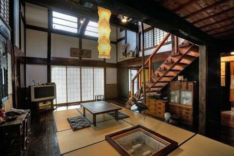 Interior of old Japanese house Japanese Home Interior, Old Japanese House, Traditional Japanese Home, Japanese House Design, Japanese Style House, Traditional Japanese House, Japanese Home, Japan Architecture, Japanese Home Decor