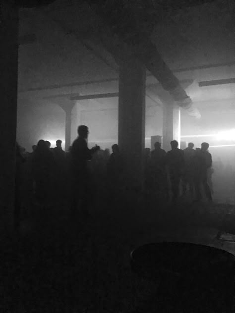 Rave Black And White, Underground Aesthetic Grunge, Berghain Aesthetic, Dark Techno Aesthetic, Underground Rave Aesthetic, Techno Aesthetic, Berlin Techno, Rave Aesthetic, Techno Club