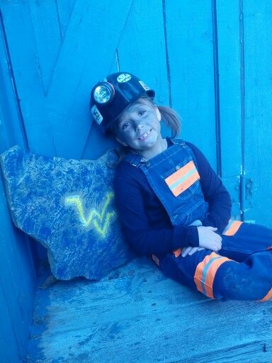 Coal Miners Daughter Halloween Costume! Coal Miner Costume, Miner Halloween Costume, Miner Costume, Coal Miners Daughter, Cute Group Halloween Costumes, Great Halloween Costumes, Woman Costume, Coal Miners, Cat Woman