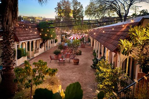 Features - Austin-Motel-Courtyard-Bar-04-Nick-Simonite-copy-b3d004800827 San Jose, Austin Motel, Kidney Shaped Pool, California Room, Downtown Lofts, Visit Savannah, Downtown Savannah, Chic Lighting, Stunning Hotels