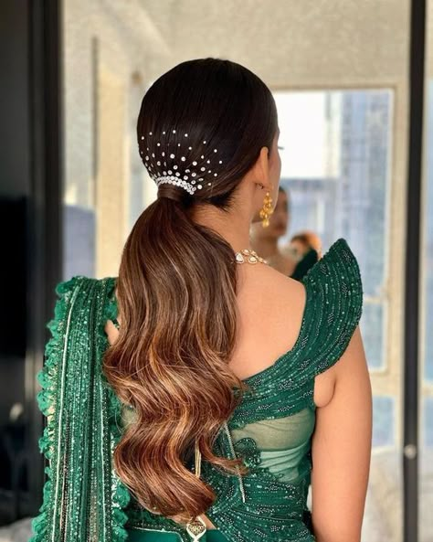 Hairstyles For Engagement, Reception Hairstyles, Hairstyle Indian Wedding, Bridal Hairstyle Indian, Hairstyle Indian, Bridal Hairstyle Indian Wedding, Stylish Ponytail, Hair Style On Saree, Pony Hairstyles