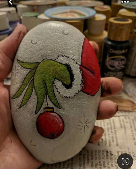 Christmas Pebble Art, Painted Rock Animals, Stone Art Painting, Christmas Rock, Painted Rocks Craft, Painted Rocks Diy, Holiday Painting, Rock Painting Ideas Easy, Rock Painting Patterns