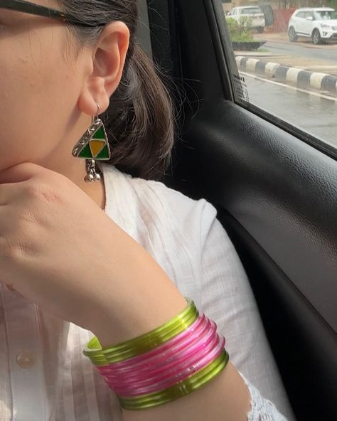 of greens and pinks 🦜✨ dupatta: @nafisarachelwilliam #desicore #desiaesthetic #desiaesthetics Green Glass Bangles, Bangles Snap, Simplistic Jewelry, Makeup Tuts, 17th Birthday Ideas, India Trip, Grunge Pictures, Fashionable Saree Blouse Designs, Desi Wear