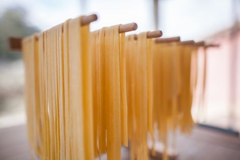 Homemade Spaghetti Noodles, Homemade Pasta Noodles, Pasta Gifts, Pasta Storage, Fresh Pasta Dough, Homemade Pasta Dough, Dry Pasta, Pasta Dough Recipes, Make Your Own Pasta