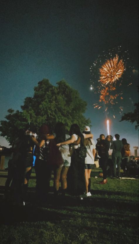 friends watching fireworks on 4th of july ✺ Fireworks Aesthetic Friends, Watching Fireworks Aesthetic, 4th Of July Party Aesthetic, Crazy Life Aesthetic, 4th Of July With Friends, Firework Photos, Hug Aesthetic, Firework Pictures, 4th Of July Aesthetic