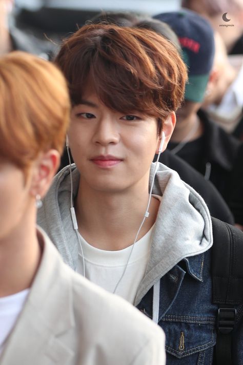 Bare Face Seungmin, Seungmin Bare Face, Straykids Boyfriend Material, Seungmin Boyfriend Material, Seungmin Boyfriend, Skz Seungmin, Introduction Examples, Seungmin Straykids, Funny Morning Pictures