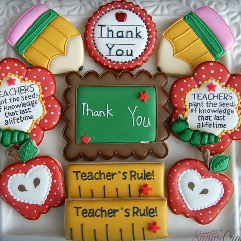 Teacher appreciation set. :) Teacher Cakes, Summer Cookies, Sugar Cookie Designs, Pretty Cookies, Creative Cookies, Cookie Inspiration, Teachers Day, Iced Cookies, Cookie Gifts