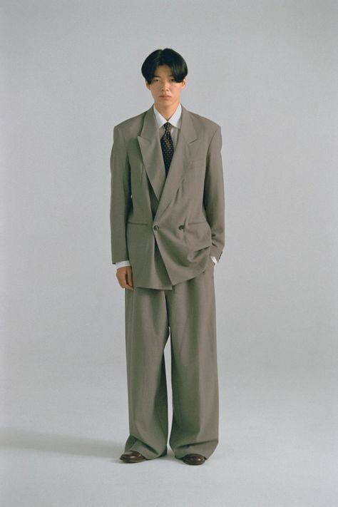 Soshiotsuki Tokyo Spring 2025 Fashion Show | Vogue Japanese Suit, 80s Suit, Tokyo Spring, Formal Dresses For Men, Armani Suits, Classy Suits, Luxury Marketing, Men Photography, Power Dressing