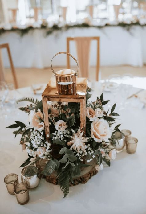 Forest Centerpiece Ideas, Forest Centerpieces, Lantern With Flowers, Wedding Enchanted Forest, Enchanted Forest Centerpieces, Lanterns With Flowers, Centerpieces For Weddings, Sakura Wedding, Deco Wedding Invitations