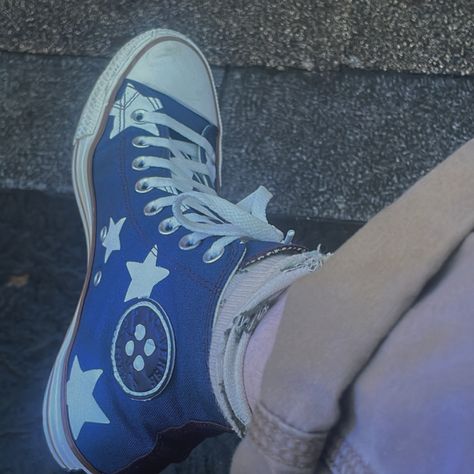 Laika Converse, Coralines Closet Aesthetic, Star Core Aesthetic Outfits, Coraline Core Outfits, Coraline Core Aesthetic, Coraline Converse, Coraline Closet, Old Converse Aesthetic, Converse With Stars