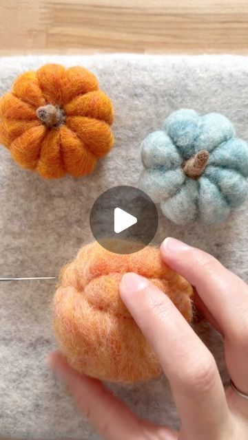 Erin Gardner on Instagram: "Making up a fresh batch of pumpkins for this weekend’s Harvest Festival at @thefarmersmuseum in Cooperstown, NY! We’ll be there demonstrating the process of needles felting, and we’ll have felting kits, original work, and felting supplies available for sale. We hope to see you there! 🍂🍁🌾  #needlefelting #pumpkins #feltedpumpkins #felt #thefarmersmuseum #farmersmuseum #cooperstown #upstateny #fall #autumn #fallinupstateny #harvestfestival #feltingkits #pumpkin #processvideo #process" Needle Felted Pumpkins Tutorial, Needle Felting Pumpkin Tutorial, Needle Felted Fall Ideas, Felted Pumpkins Diy, Needle Felting Pumpkin, Halloween Felting Ideas, Pumpkin Felt Craft, Needle Felt Autumn, Needle Felt Pumpkin