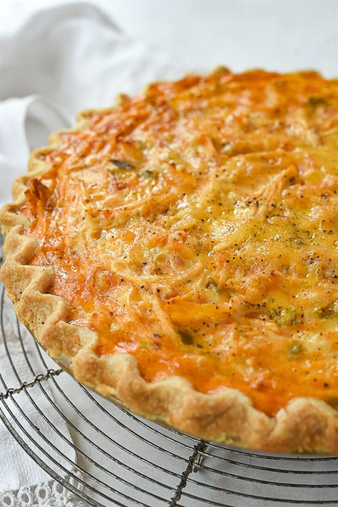 enchilada quiche Mexican Quiche Recipes Easy, Mexican Quiche, Weekend Food, Breakfast Quiche Recipes, Quiche Recipes Easy, Breakfast Quiche, What's For Breakfast, Quiche Recipes, Breakfast Recipes Casserole