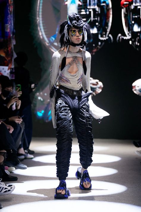 Windowsen Spring 2022 – WWD Windowsen 2022, Inspi Outfit, Fan Bingbing, Awesome Outfits, Cyberpunk, Rocker, Fashion News, Fashion Looks, Jade