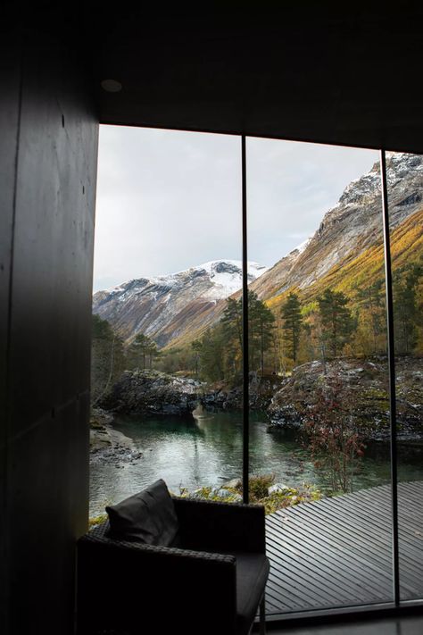 6 cosy Norwegian stays for an autumnal weekend away - Vogue Scandinavia Norwegian Design Interiors, Norwegian House Design, Northern Europe Interior, Norwegian House Interior, Norwegian Homes, Norwegian Houses, Norwegian Interior Design, Scandinavian Hotel, Norwegian Interior