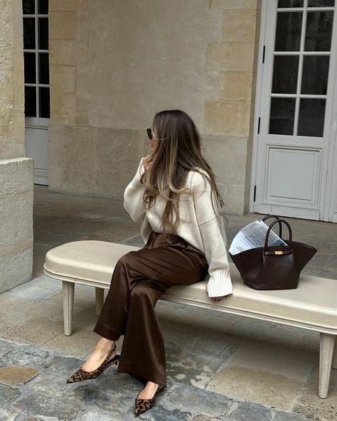 Casual Neutral Outfits, Old Miney Girl Outfits, Amsterdam Outfit, Swag Fits, Fall Trends Outfits, Quiet Luxury, Fall Outfits For Work, Lifestyle Design, Daily Style