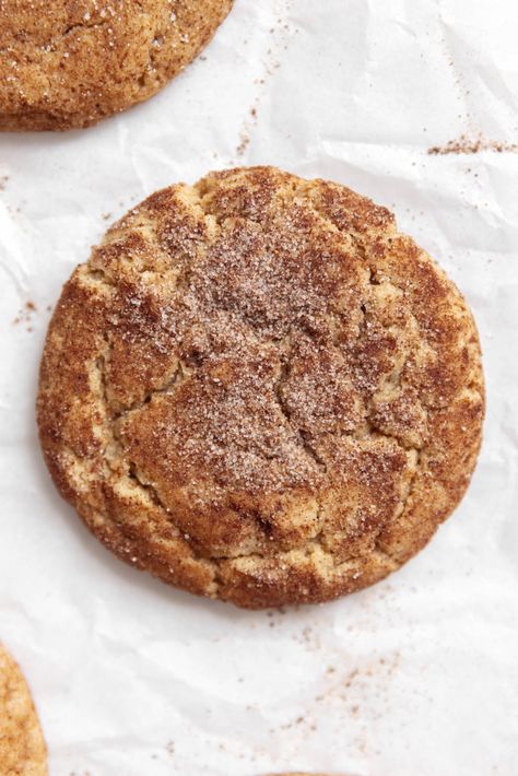 If you love sipping on a dirty chai you'll love these dirty chai snickerdoodles AKA soft and chewy snickerdoodles made with a delicious blend of chai and espresso powder. Chai Snickerdoodles, Chewy Snickerdoodles, Chai Cookies, Simple Family Meals, Broma Bakery, 2024 Recipes, Muffin Streusel, Baking Recipe, Espresso Powder