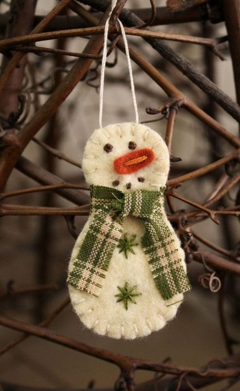 Baby Mobil, Felt Snowman, Homemade Ornaments, Felt Christmas Tree, Snowman Ornament, For Home, Snowman Crafts, Christmas Ornaments Homemade, Felt Christmas Ornaments