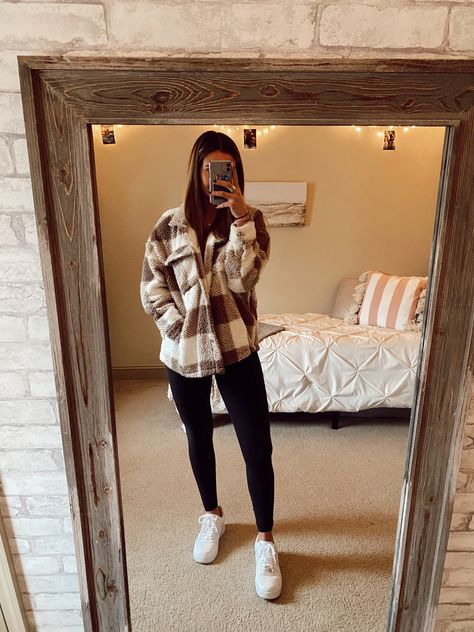 Brown Flannel Jacket Outfit, Outfits With White Flannel, Cute Fall Outfits With Flannels, Oversized Flannel With Leggings, Fleece Flannel Outfit, Women Fall Flannel Outfit, Boyfriend Flannel Outfit, White And Brown Flannel Outfit, Flannel Over Hoodie Outfit Women