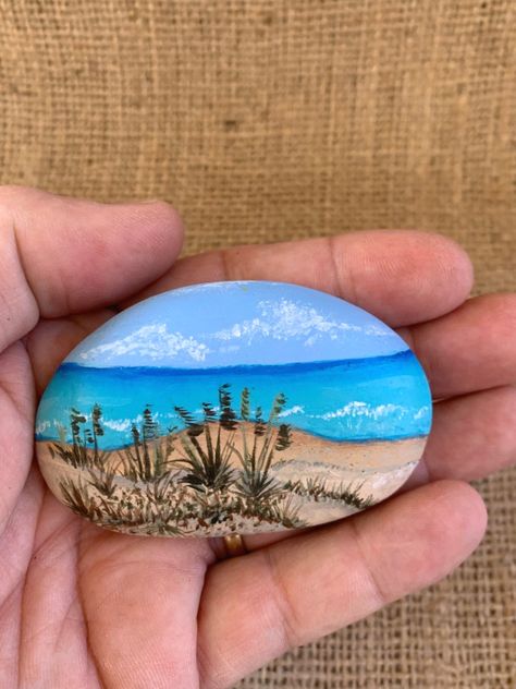 This hand painted beach rock has a sand dune beach scene with beach grass and ocean waves. The back of the rock is painted white so you can add a personalized message if you want. Approximate Size: 3” x 1 1/2” Because Nature never creates identical rocks and all our rocks are individually painted pieces of art, each rendition may vary slightly from the item pictured. Please allow for any subtle differences that make handmade items so special. We do not mass produce our work, each piece is uniqu Caillou Roche, Painted Rock Animals, Stone Art Painting, Rock And Pebbles, Painted Rocks Craft, Painted Rocks Diy, Rock Painting Ideas Easy, Rock Painting Patterns, Beach Rocks