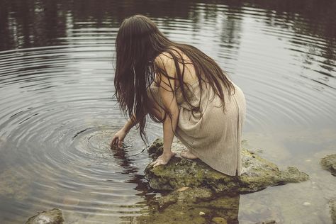 Water Nymphs, Portrait Photos, Southern Gothic, Forest Fairy, Foto Inspiration, Nature Aesthetic, Photography Inspo, Art Reference Photos, Aesthetic Photo