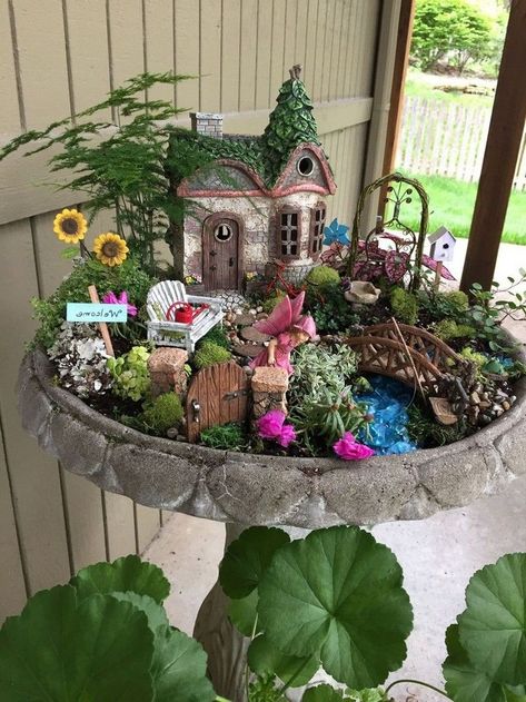 Cool 30+ Perfect Fairy Garden Ideas To Inspire Your Mini Garden Fairy Garden Design Ideas, Miniature Garden Design, Large Fairy Garden, Fairy Garden Pots, Fairy Garden Ideas, Fairy Garden Plants, Fairy Garden Designs, Fairy Garden Crafts, Faeries Gardens