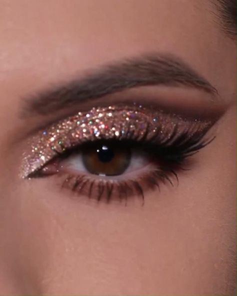 Champagne Glitter Eye Makeup Look Loose Glitter Makeup, Brown Eyes Glitter Makeup, Champagne Glam Makeup, How To Apply Glitter Eyeshadow, Glittery Makeup Ideas, Glittery Eyeshadow Looks, Champagne Eye Makeup, Glittery Eye Makeup Tutorial, Shimmery Eye Makeup