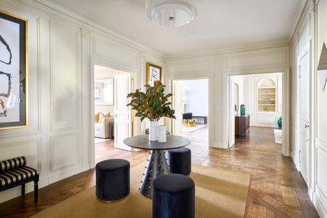 Asking $6M, Upper East Side pre-war co-op is the picture of Park Avenue living | 6sqft 1960s Family, Park Avenue Apartment, Upper East Side Apartment, Upholstered Banquette, Brick Columns, Tribeca Loft, 1960s Home, Lenox Hill, Manhattan Apartment