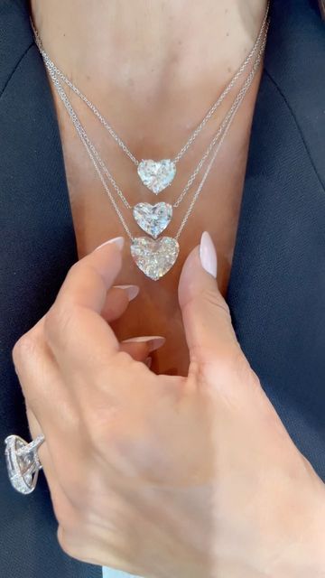 TRACEY ELLISON on Instagram: "YOU DIDN’T THINK I WOULD LET THE DAY GO BY WITHOUT A HEARTS POST??? 💕 Three @grandviewkleindiamonds heart shape diamond pendants in honor of this day of L❤️VE!!! Some people love heart shape gemstones, others find them a cliché… me, I fricken adore them!!! Contact @grandviewkleindiamonds for details on these three beauties! ❤️❤️💎💎👏🏻👏🏻 #thediamondsgirl #thediamondsgirlxgvk #grandviewklein #heart#hearts#heartshape#valentinesday #diamond#naturaldiamonds#romance" Teen Necklace, Heart Diamond Necklace, Heart Shaped Diamond Necklace, Heart Shaped Diamond Pendant, Heart Diamond Ring, Teen Necklaces, Beautiful Jewelry Diamonds, Real Diamond Necklace, Edgy Jewelry