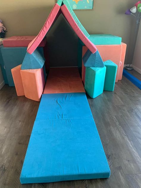 Three Nugget Builds, 1 Nugget Couch Ideas, Nugget Builds, Fort Ideas, Kids Couch, Minecraft Designs, Toddler Activities, Play Time, Kids And Parenting