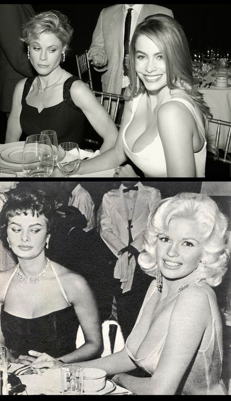 Julie Bowen and Sofia Vergara re-enact the iconic Sophia Loren and Jayne Mansfield photograph taken by Delmar Watson in 1957. Julie Bowen, Sofia Loren, Oh My Goddess, Jayne Mansfield, Black And White Photos, Black Hollywood, Sofia Vergara, Sophia Loren, White Photos