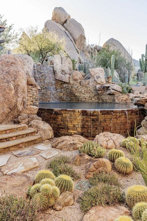 Rock Star - Phoenix Home & Garden Open Desert Landscape, Arizona Homes Exterior, Desert Garden Landscaping, Cactus Landscaping, Desert Landscape Design, Desert Backyard, Kleiner Pool Design, Arizona Backyard, Outdoor Hot Tub