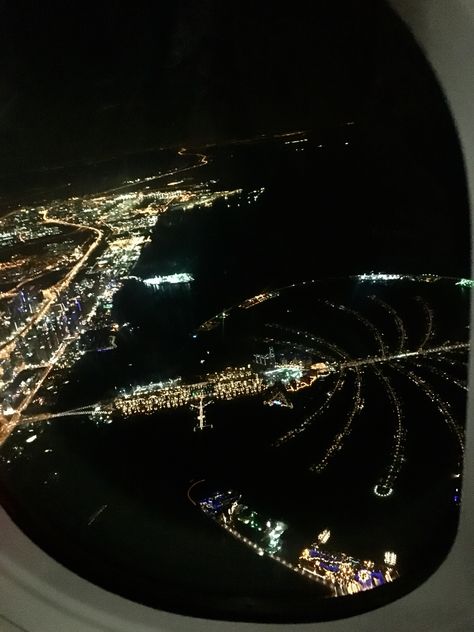 Dubai palm island night lights flight Dubai Airport Night, Dubai From Plane, Dubai Scenery, Qatari Lifestyle, Dubai Flight, Dubai Pics, Dubai Vibes, Island Night, Dubai Palm