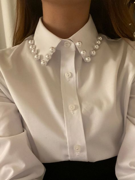 Shirt With Pearls, Diy Clothes Projects, Pearl Shirt, Embroidery Fashion Detail, Fancy Shirt, Diy Embroidery Designs, Diy Fashion Clothing, Boutique Dress Designs, Denim Diy