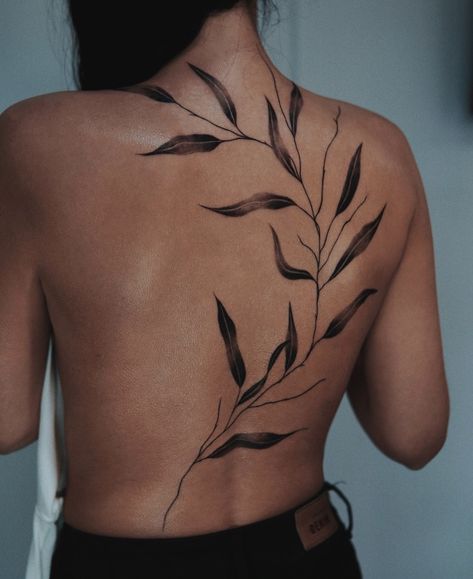 Greenery Back Tattoo, Foliage Back Tattoo, Nature Back Tattoos For Women, Linework Back Tattoo Women, Back Tattoo Leaves, Back Leaf Tattoo, Leaves Tattoo Back, Back To Shoulder Tattoo, Branch Back Tattoo