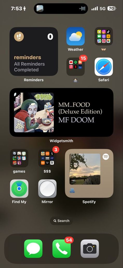 Iphone 15 Screen, Decorated Homescreen, Iphone App Organization Layout, Iphone 15 Home Screen, Ios17 Homescreen Ideas, Iphone 15 Home Screen Ideas, Clean Home Screen, App Layout Iphone Homescreen, Home Screen Iphone Aesthetic