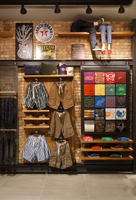 Clothing Store Displays, Retail Store Interior Design, Clothing Store Interior, Clothing Store Design, Retail Interior Design, Store Design Boutique, Visual Merchandising Displays, Retail Store Interior, Clothing Displays