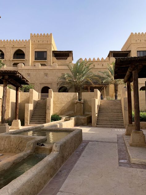 Desert Building, Qasr Al Sarab Desert Resort, Arab Desert, Arab Architecture, Arabian Architecture, Desert Architecture, Arabic Architecture, Desert Resort, Desert House