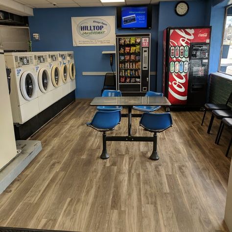 Laundry Service Business Ideas, Aesthetic Laundromat, Laundry Shop Business, Laundromat Aesthetic, Laundromat Design, Laundry Cafe, Laundry Service Business, Laundry Lounge, Laundromat Business