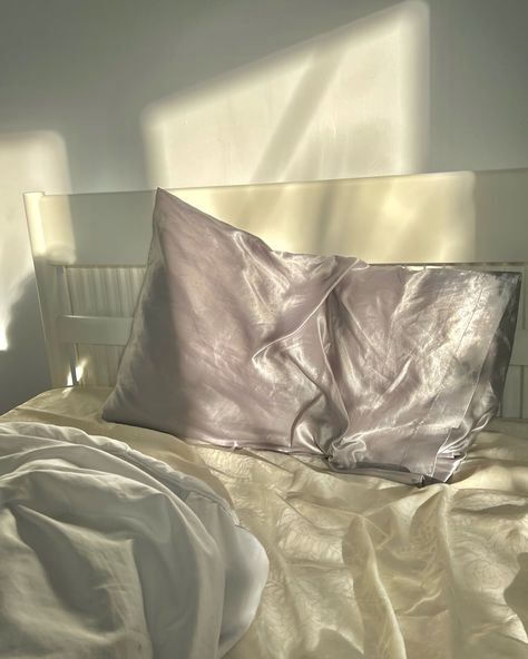 Soft Silk Pillow Bed Sun Aesthetic Bed Sheet Satin Cover Blanket Silky Sheets Aesthetic, Aesthetic Silk Pillowcase, Silk Bedroom Aesthetic, Silk Bedsheets Aesthetic, Silk Pillows Aesthetic, Satin Bed Sheets Aesthetic, Satin Pillowcase Aesthetic, Silk Bedsheet Aesthetic, Satin Sheets Aesthetic