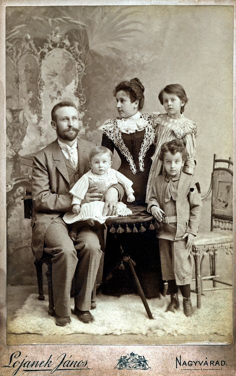 Family portrait, Nagyvárad, Hungary Victorian Family Photos, Vintage Family Portraits, Old Family Portraits, Dark Baroque, Junction City Kansas, Goth Family, Family Potrait, Old Fashioned Photos, Vintage Family Photos