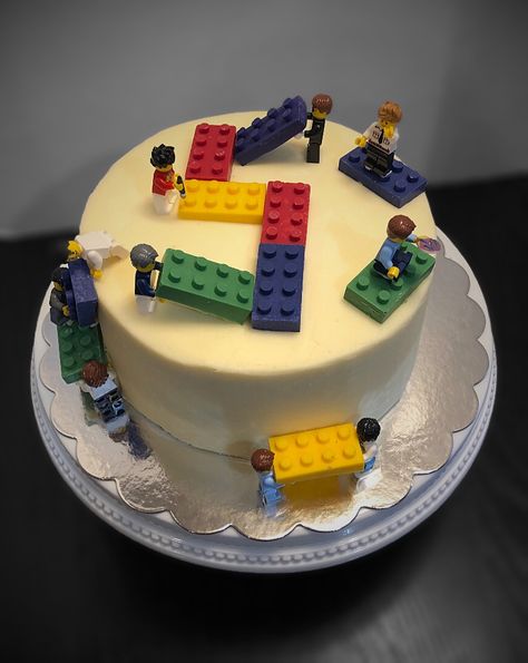 Lego Cake Decorations, Simple Lego Birthday Cake, Lego Minifigure Cake, Lego Cake Simple, Homemade Lego Cake, Diy Lego Cake, Lego Cake Diy, Simple Lego Cake, Diy Lego Birthday Cake