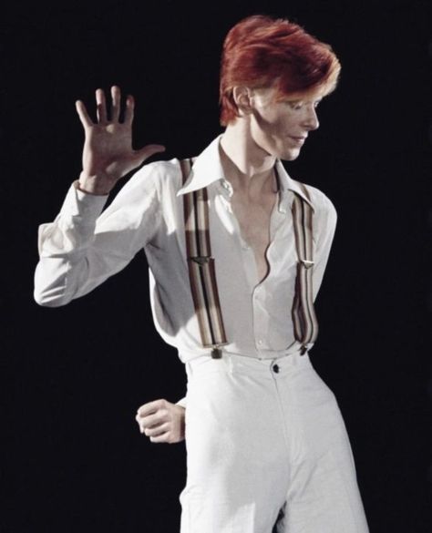 David Bowie Fashion, Images Harry Potter, Pretty Star, Ziggy Stardust, Tv Commercial, Arte Inspo, Glam Rock, Tv Commercials, Music Star