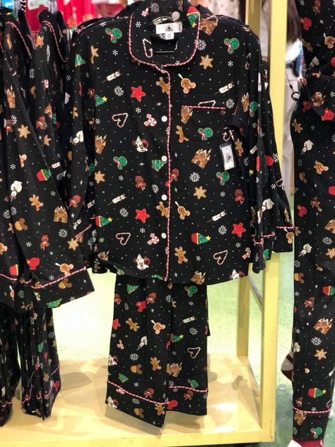 Grinch Clothing, Disney Christmas Outfits, Disney Pjs, Sugar Plums, Xmas Pajamas, Preppy Winter, Pajamas All Day, Couple Pajamas, Christmas Pjs