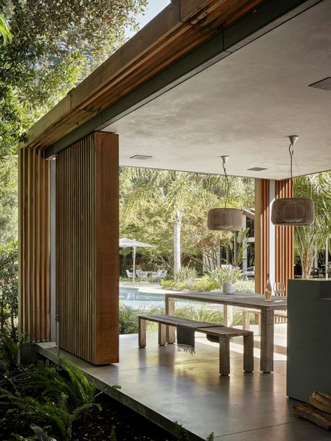 Cedar slats wrap pavilions by Feldman Architecture at Silicon Valley home Bbq Setup, Atherton California, Second Floor Addition, Biophilic Architecture, Glass Wall Design, Backyard Structures, Kitchen Floor Plan, Wooden Table And Chairs, Outdoor Lounge Area