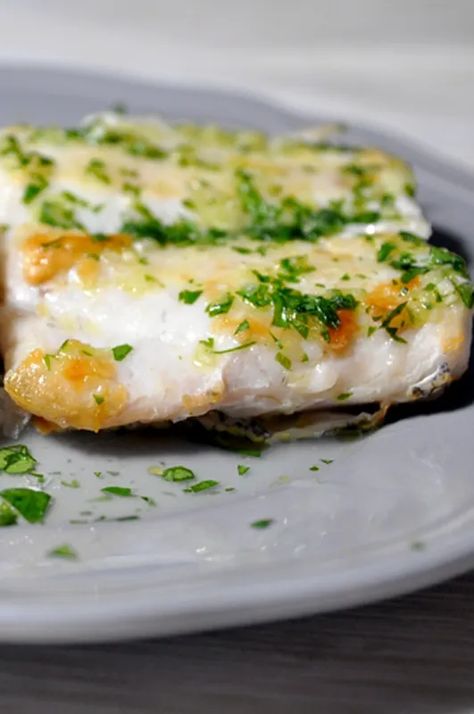 Pan Grilled Hake - Merluza a la Plancha - Spain on a Fork Grilled Hake Fish Recipes, Healthy Hake Fish Recipes, Baked Hake Recipes, Hake Fish, Hake Recipes, Fish Dinner Recipes, Low Gi, Easy Fish Recipes, Fish Recipes Healthy